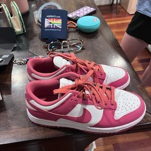 Nike low dunks
